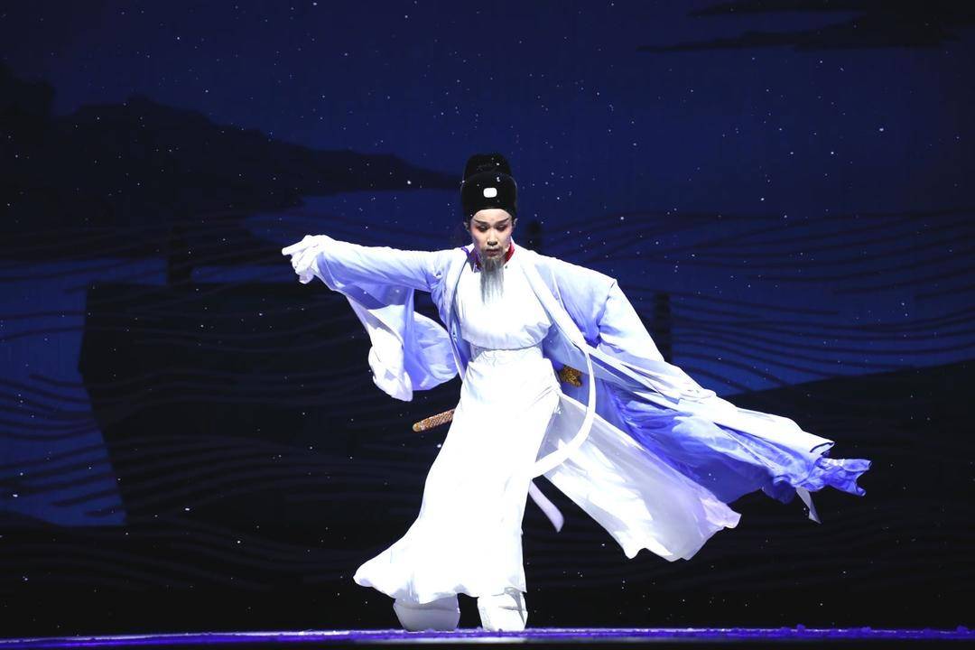在舞臺，打開我們的“文化故鄉”